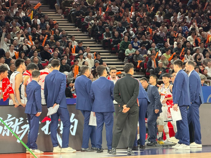 上海男篮豪取10连胜领跑积分榜 广东男篮排名不