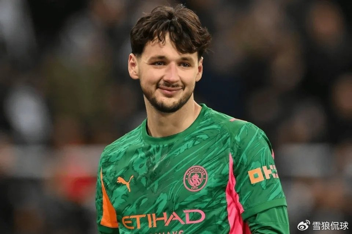 曼城年轻门将特拉福德力保球门 助球队第九次夺