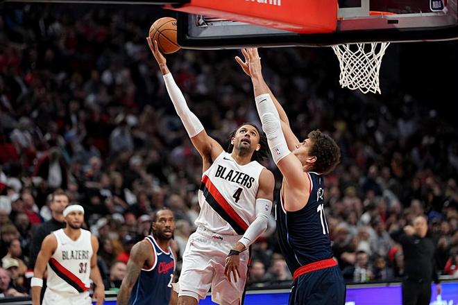 开拓者力克快船登西部第八 塞布尔防守惊艳