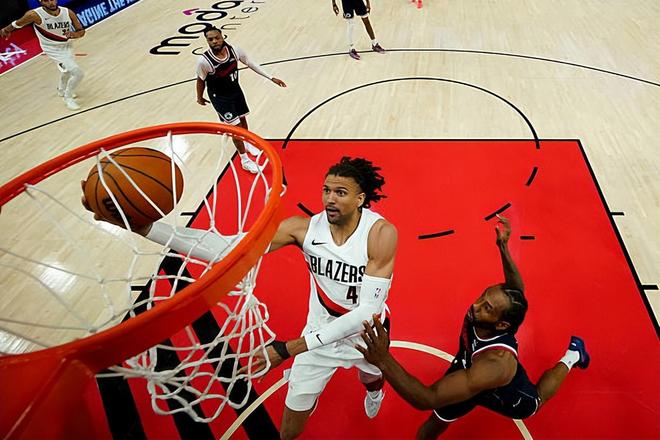 开拓者力克快船登西部第八 塞布尔防守惊艳